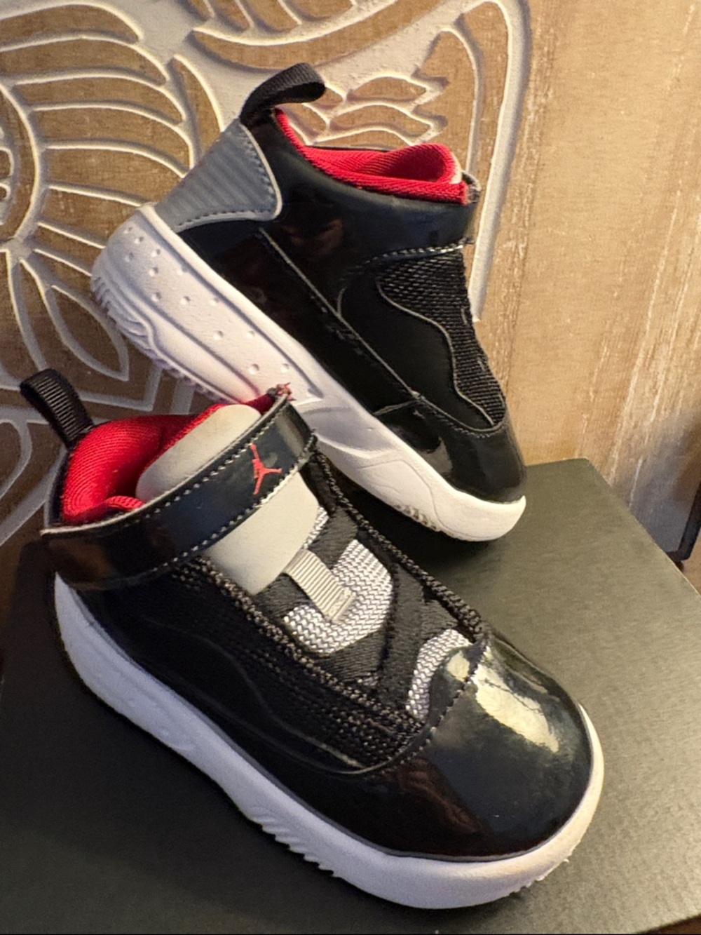 JORDAN Max Aura 2 Size 8 Toddler